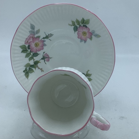 Elizabethan England Hand Decorated Bone China Pink Roses Teacup and S… - Picture 7 of 13